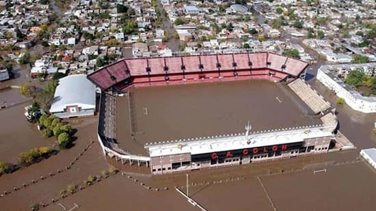 Cancha de Colón inundada